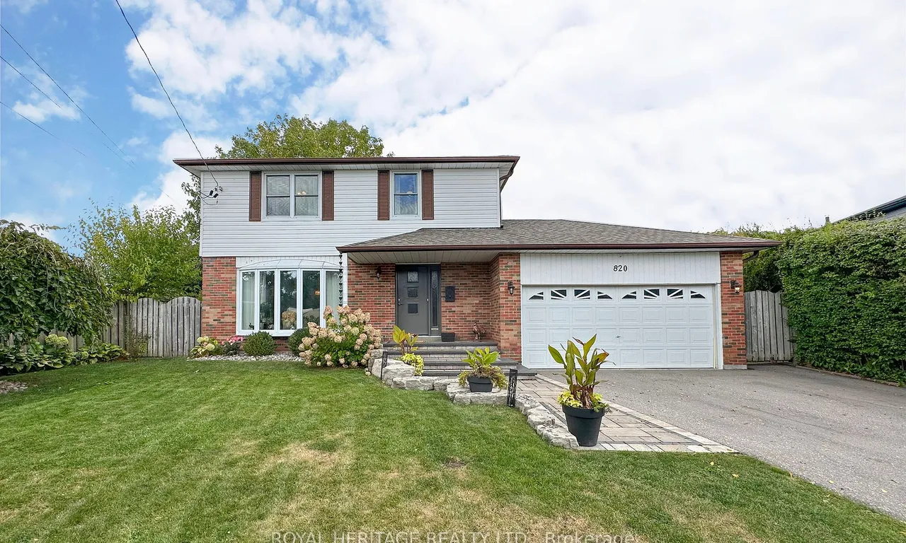 820 Hanworth Crt, Pickering, ON L1W 2K6