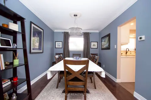 820 Hanworth Crt, Pickering, ON L1W 2K6