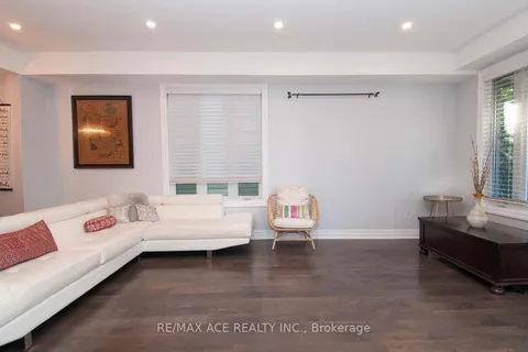 181 Phyllis Avenue, Toronto, ON M1M 1Y7
