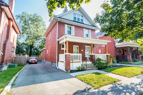 153 Elgin St, Oshawa, ON L1G 1T4