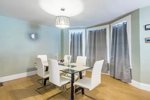 153 Elgin St, Oshawa, ON L1G 1T4