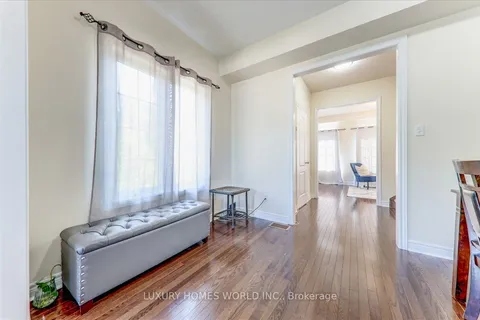 1519 Spinnaker Mews, Pickering, ON L1X 0C8