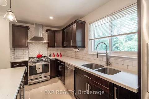886 Reytan Blvd, Pickering, ON L1W 1Y5