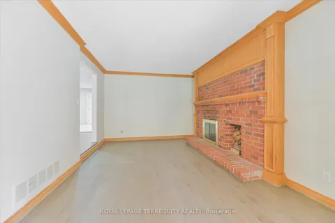 154 Centennial Rd, Toronto, ON M1C 1Z5