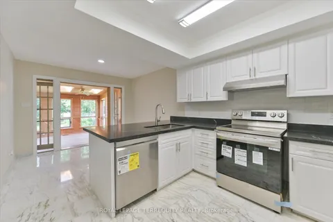 154 Centennial Rd, Toronto, ON M1C 1Z5