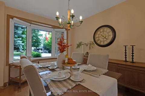 412 Aztec Dr, Oshawa, ON L1J 7T3