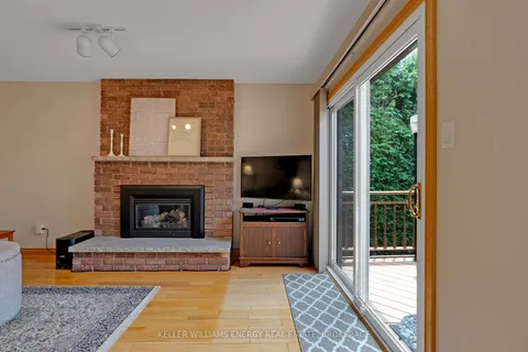 412 Aztec Dr, Oshawa, ON L1J 7T3