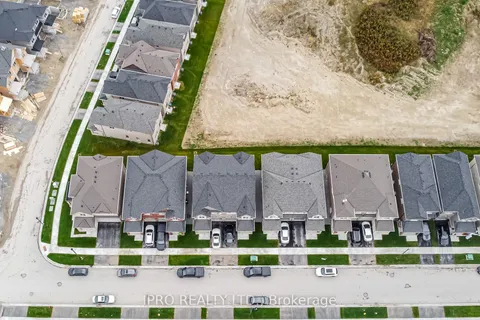 1113 Skyridge Blvd, Pickering, ON L1X 2R2