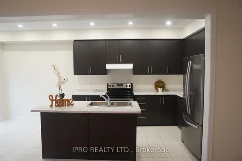 1113 Skyridge Blvd, Pickering, ON L1X 2R2