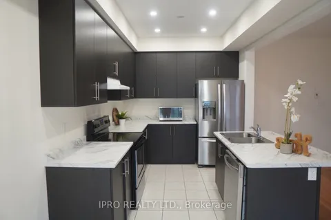 1113 Skyridge Blvd, Pickering, ON L1X 2R2