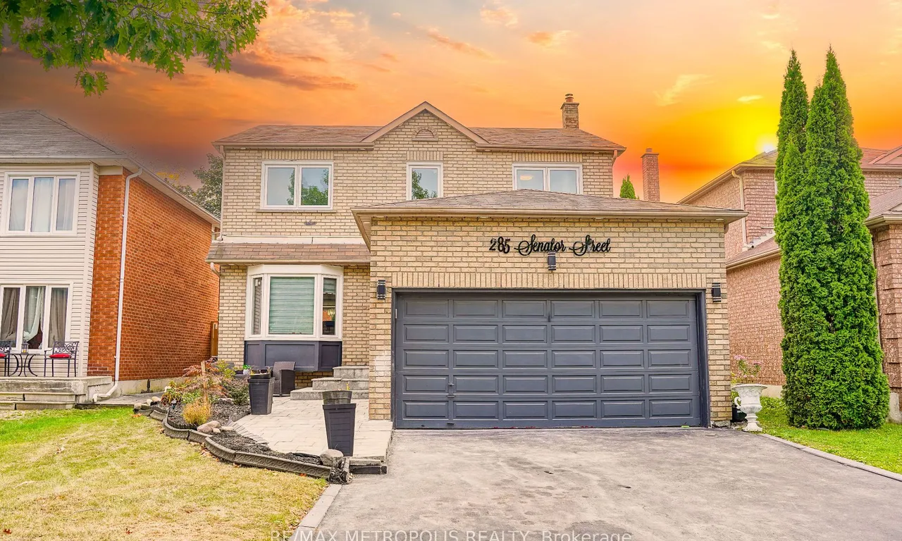 285 Senator St, Pickering, ON L1V 6N1