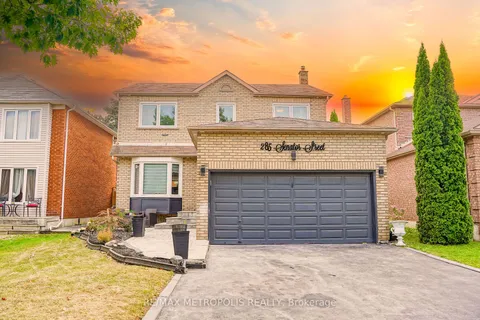 285 Senator St, Pickering, ON L1V 6N1