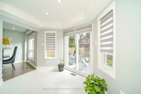 285 Senator St, Pickering, ON L1V 6N1