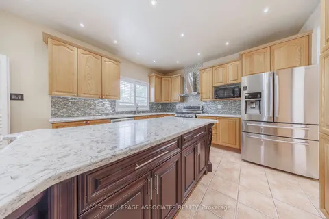 36 Goodhart Cres, Ajax, ON L1T 4H9