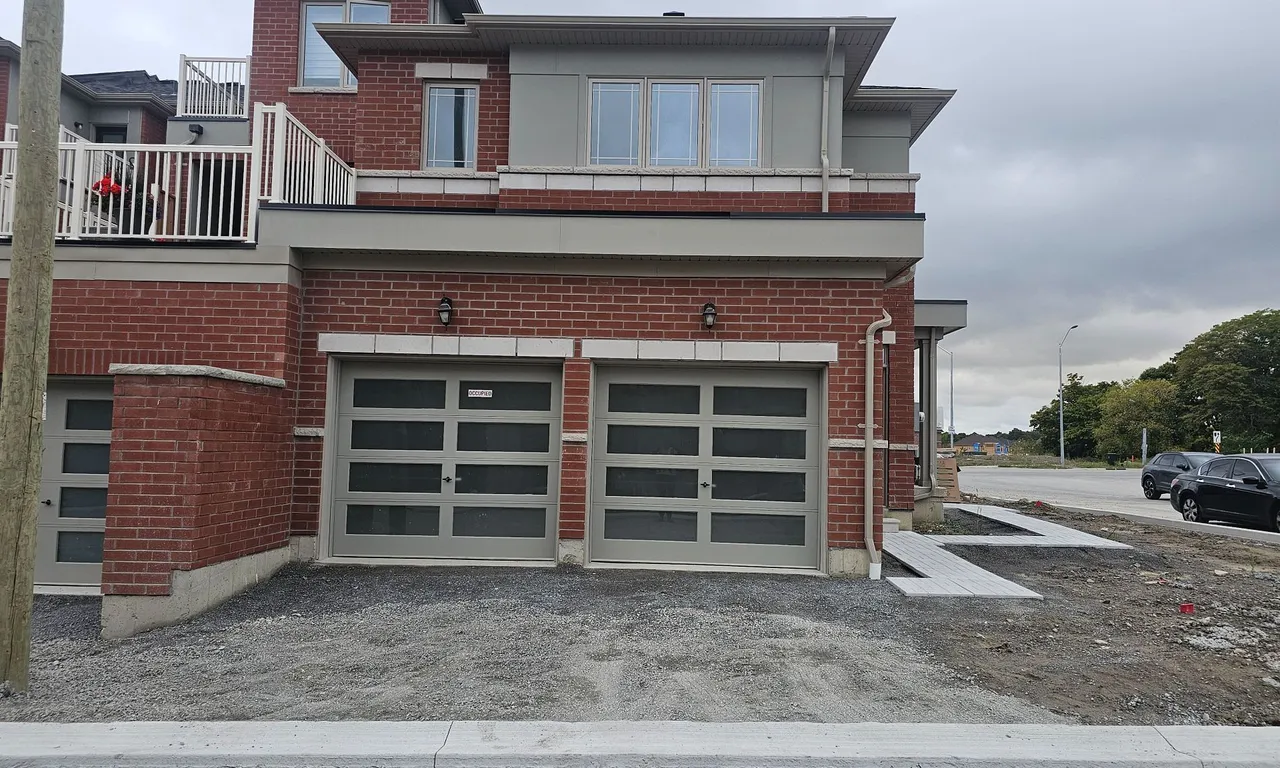 2873 Whites Rd, Pickering, ON L0H 1J0