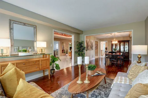 231 Mossbrook Sq, Pickering, ON L1V 6P8
