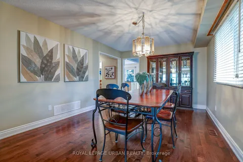 231 Mossbrook Sq, Pickering, ON L1V 6P8
