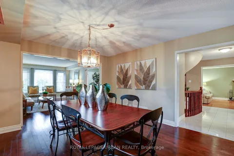 231 Mossbrook Sq, Pickering, ON L1V 6P8