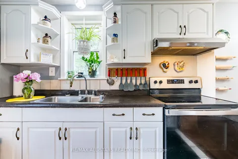 13330 Marsh Hill Rd, Scugog, ON L9L 1Z5