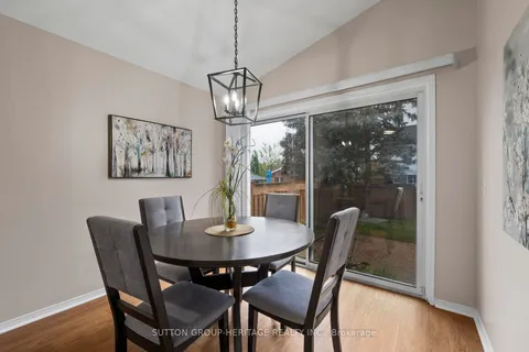 25 Spinning Lane, Whitby, ON L1P 1M8