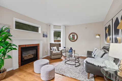 25 Spinning Lane, Whitby, ON L1P 1M8
