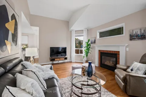 25 Spinning Lane, Whitby, ON L1P 1M8