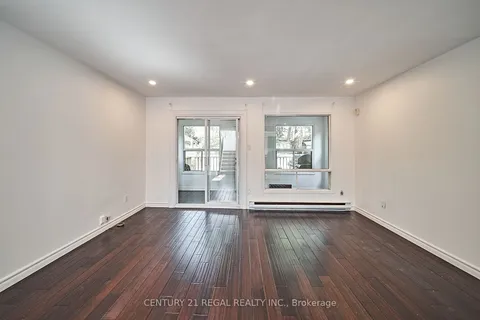 837 Craven Rd, Toronto, ON M4L 2Z6