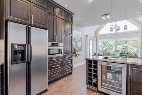 17 Ball Cres, Whitby, ON L1P 1W6
