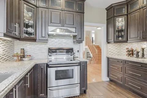 17 Ball Cres, Whitby, ON L1P 1W6