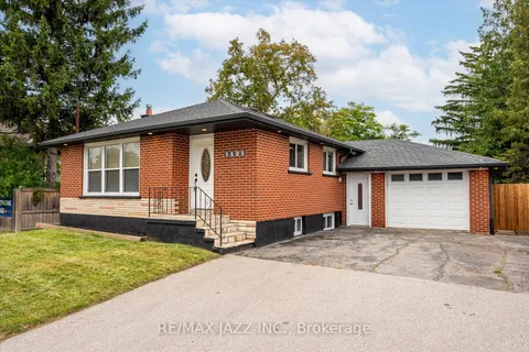 1121 Brock St, Whitby, ON L1N 4M1