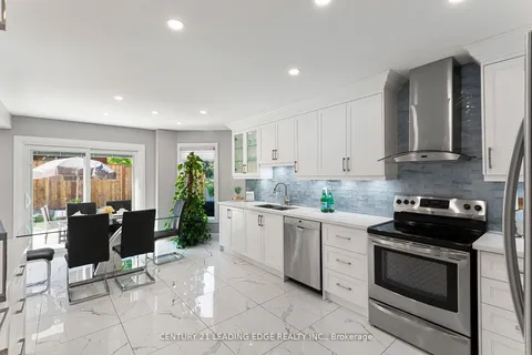 60 Forest Hts, Whitby, ON L1R 1T8