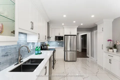 60 Forest Hts, Whitby, ON L1R 1T8