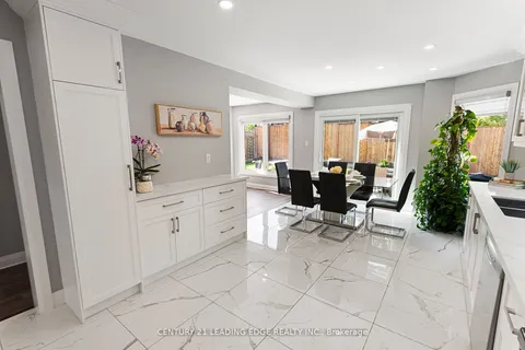60 Forest Hts, Whitby, ON L1R 1T8