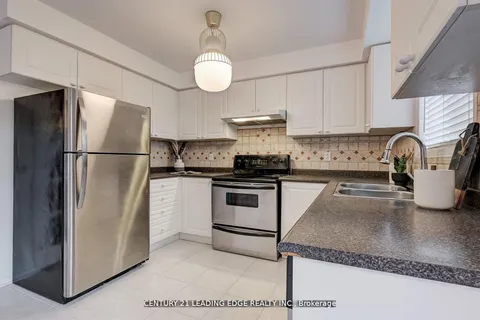 215 Andona Cres, Toronto, ON M1C 5J8