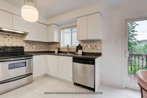 215 Andona Cres, Toronto, ON M1C 5J8