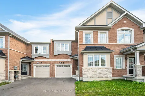 1033 Cameo St, Pickering, ON L1X 0G3
