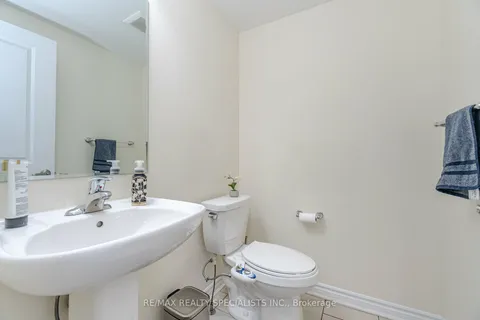 1033 Cameo St, Pickering, ON L1X 0G3