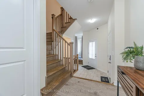 1033 Cameo St, Pickering, ON L1X 0G3