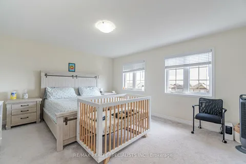 1033 Cameo St, Pickering, ON L1X 0G3