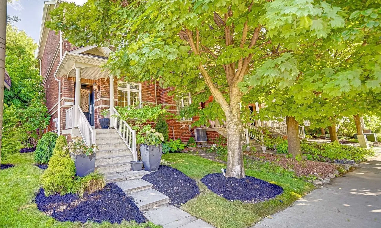 59 Belleville St, Toronto, ON M4E 3X9