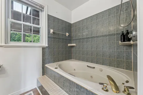 339 Carnegie Beach Rd, Scugog, ON L9L 1B6