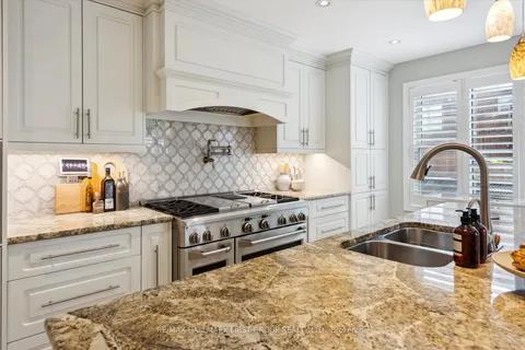 1501 Streamside Crt, Pickering, ON L1W 3Y3