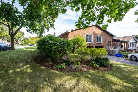 47 Muir Cres, Whitby, ON L1P 1B5