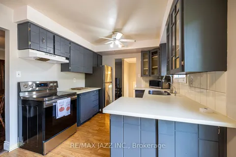 47 Muir Cres, Whitby, ON L1P 1B5