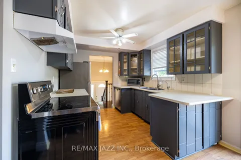 47 Muir Cres, Whitby, ON L1P 1B5