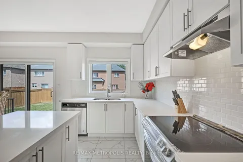 15 Douglas Kemp Cres, Clarington, ON L1C 7E3