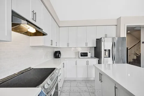 15 Douglas Kemp Cres, Clarington, ON L1C 7E3