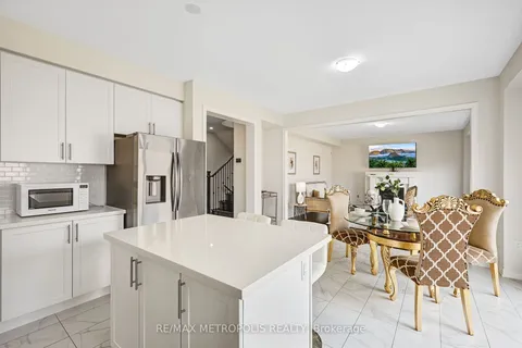 15 Douglas Kemp Cres, Clarington, ON L1C 7E3