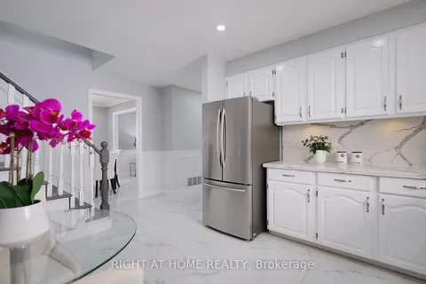 335 Preston Dr, Oshawa, ON L1J 6Y6