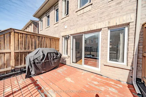 37 De Jong St, Toronto, ON M1P 0C1